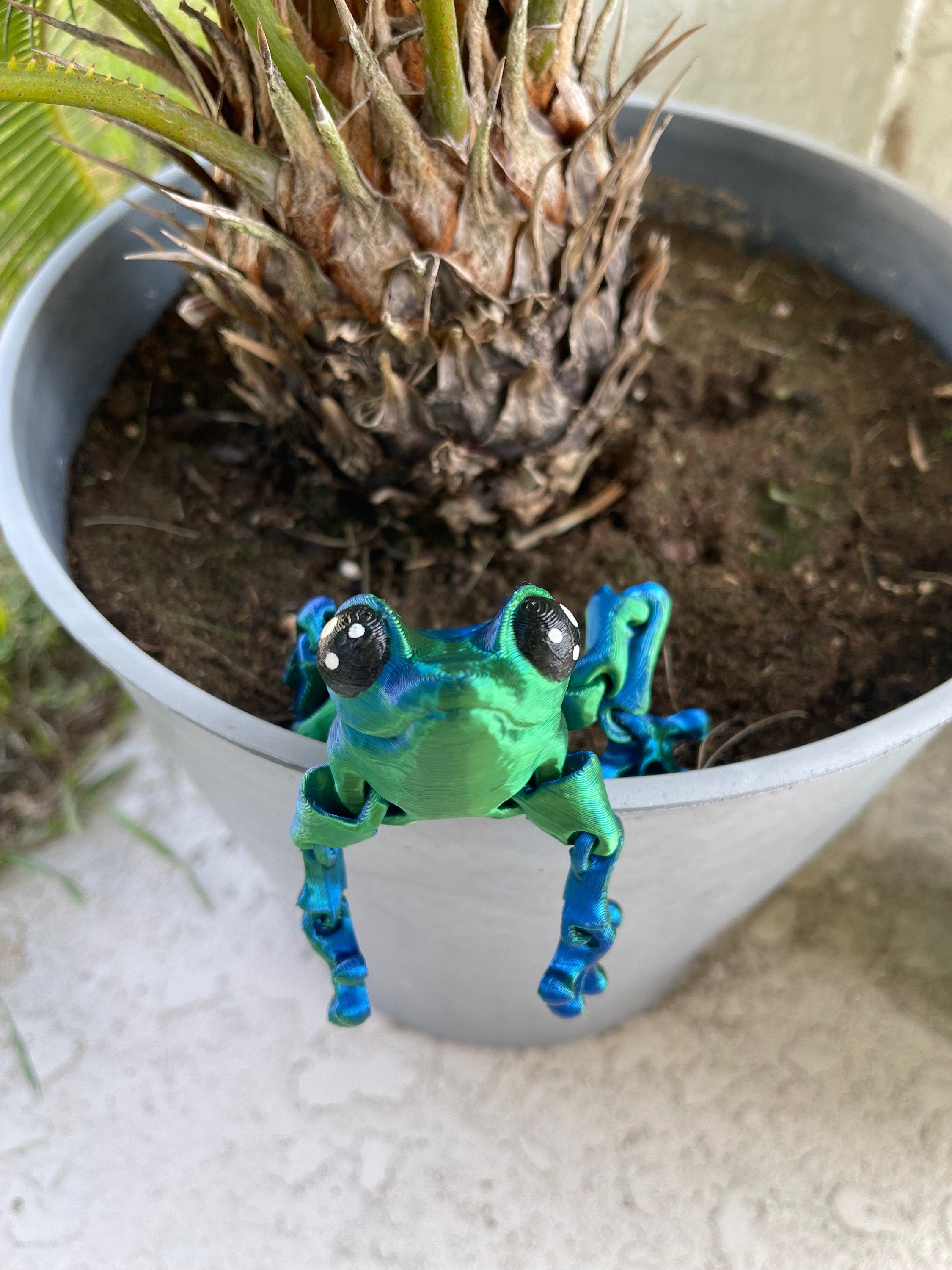 3D Printed Articulating Frog Froggy-Create Fantasy Crafts
