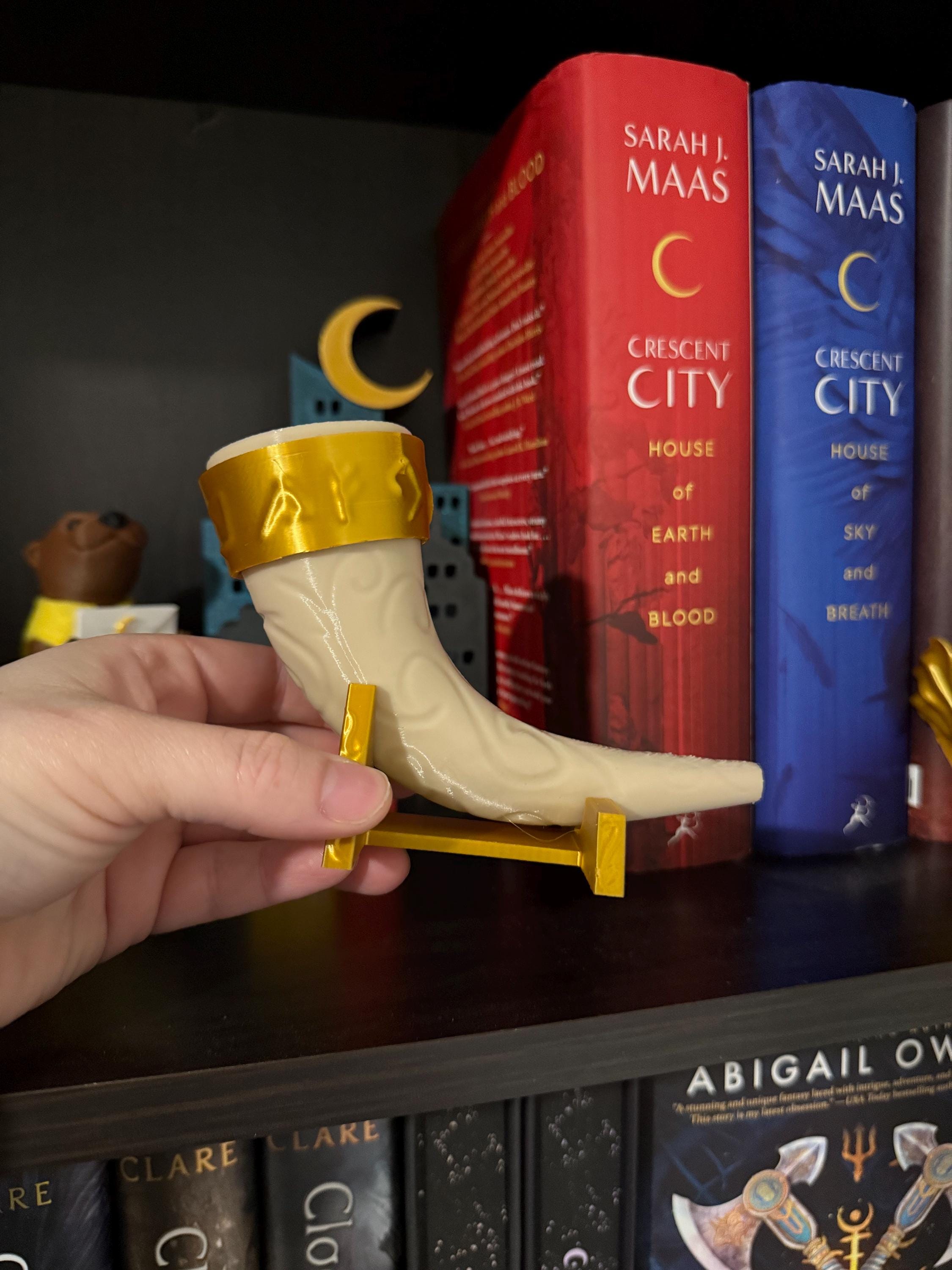 Horn with Golden Stand - 3d printed - Bookshelf Decor-Create Fantasy Crafts
