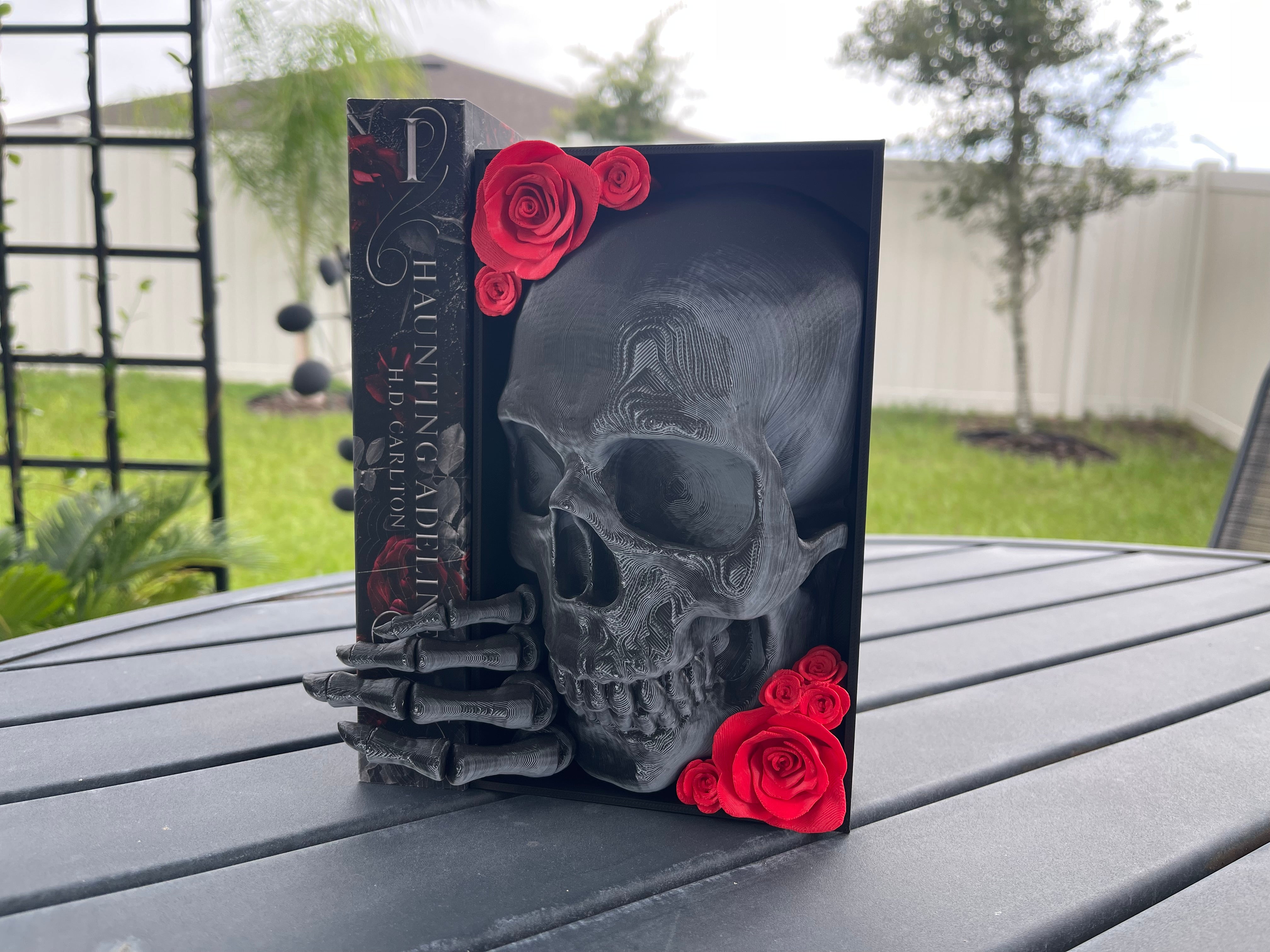 Skull Book Nook | Bookshelf Decor | Dark Romance | Horror |-Create Fantasy Crafts