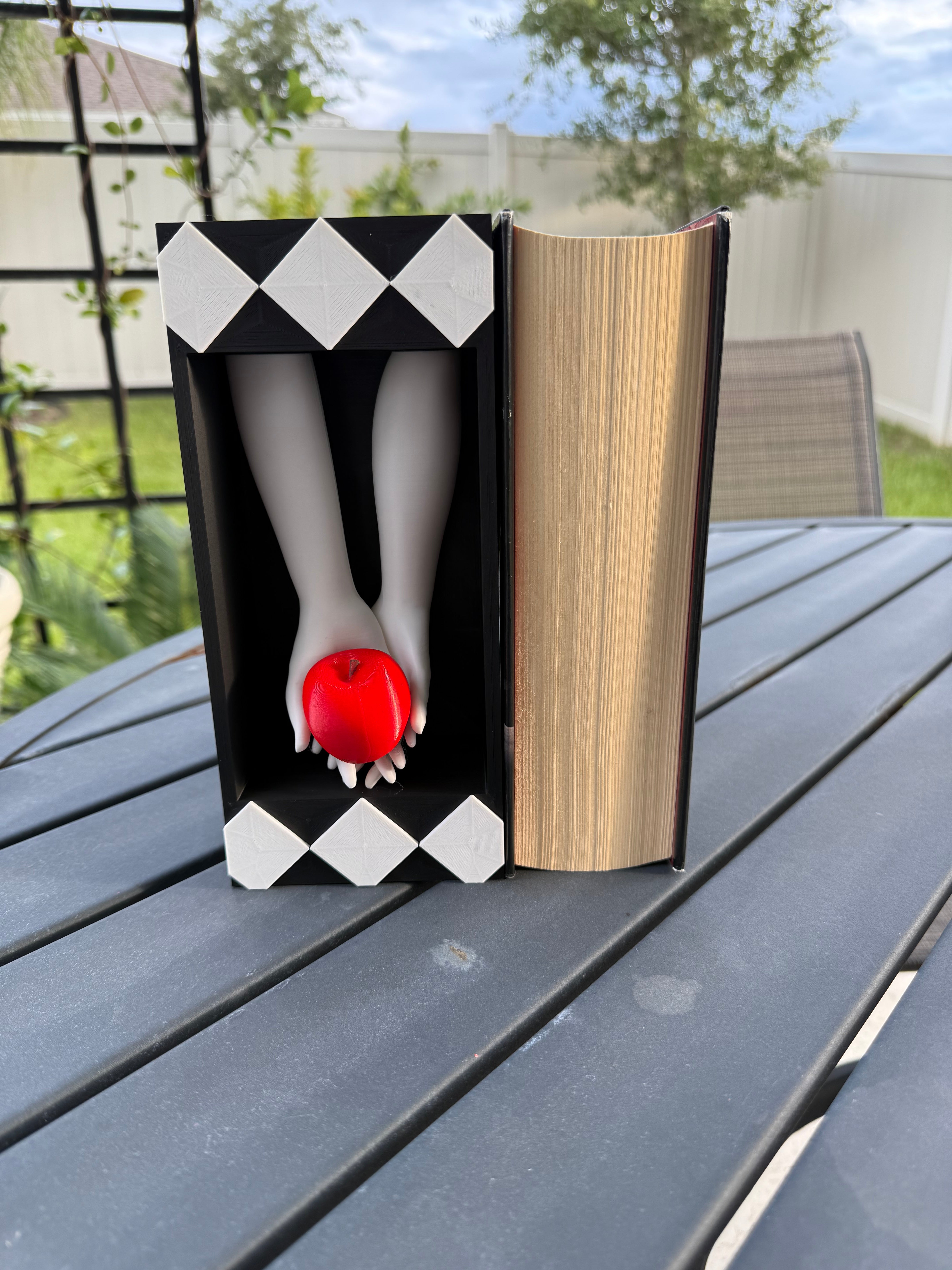 Holding Apple Book Nook-Create Fantasy Crafts