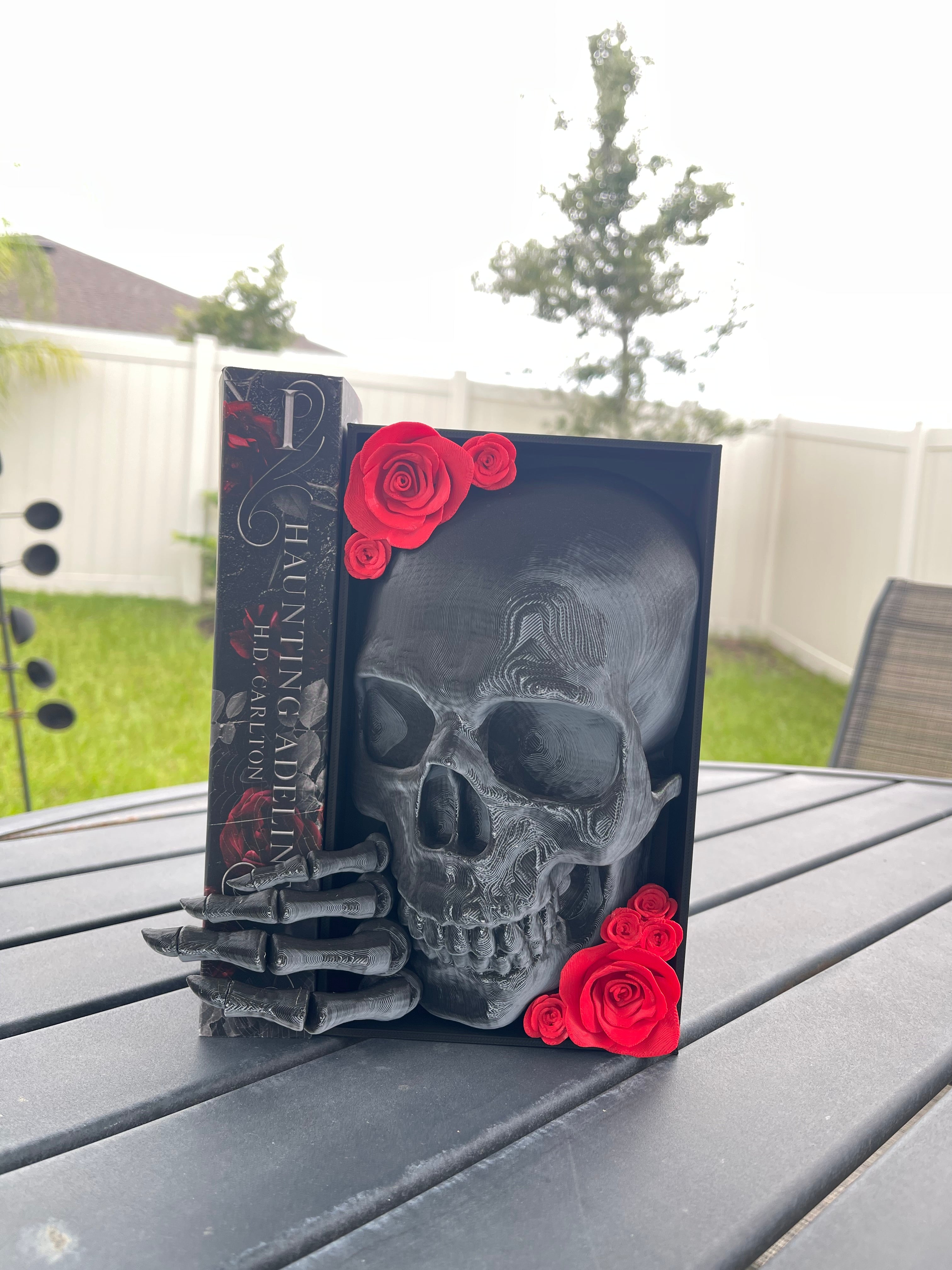 Skull Book Nook | Bookshelf Decor | Dark Romance | Horror |-Create Fantasy Crafts
