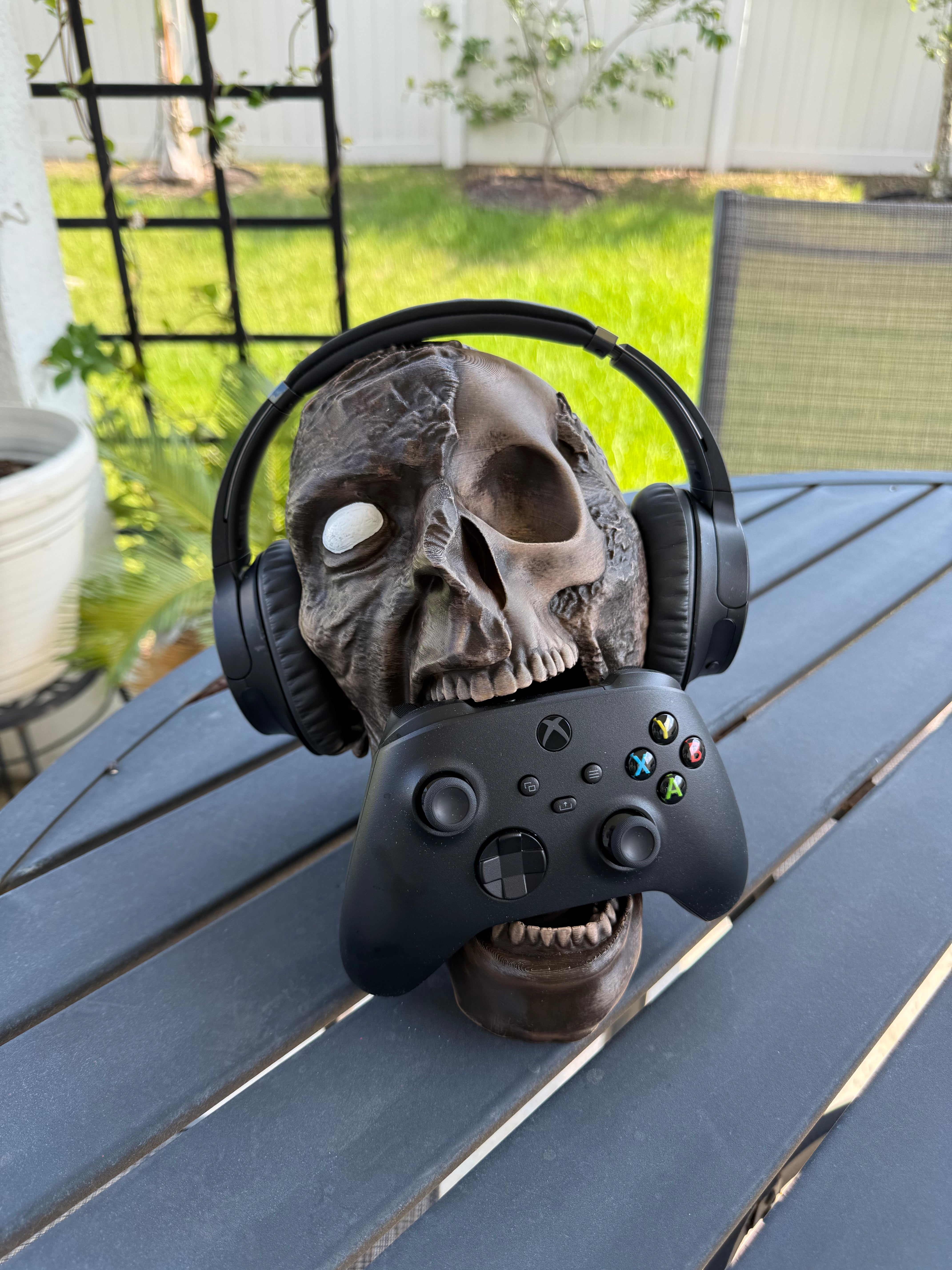 Zombie Headphone and Controller Holder | Horror | Desk Decor | Hand Painted |-Create Fantasy Crafts
