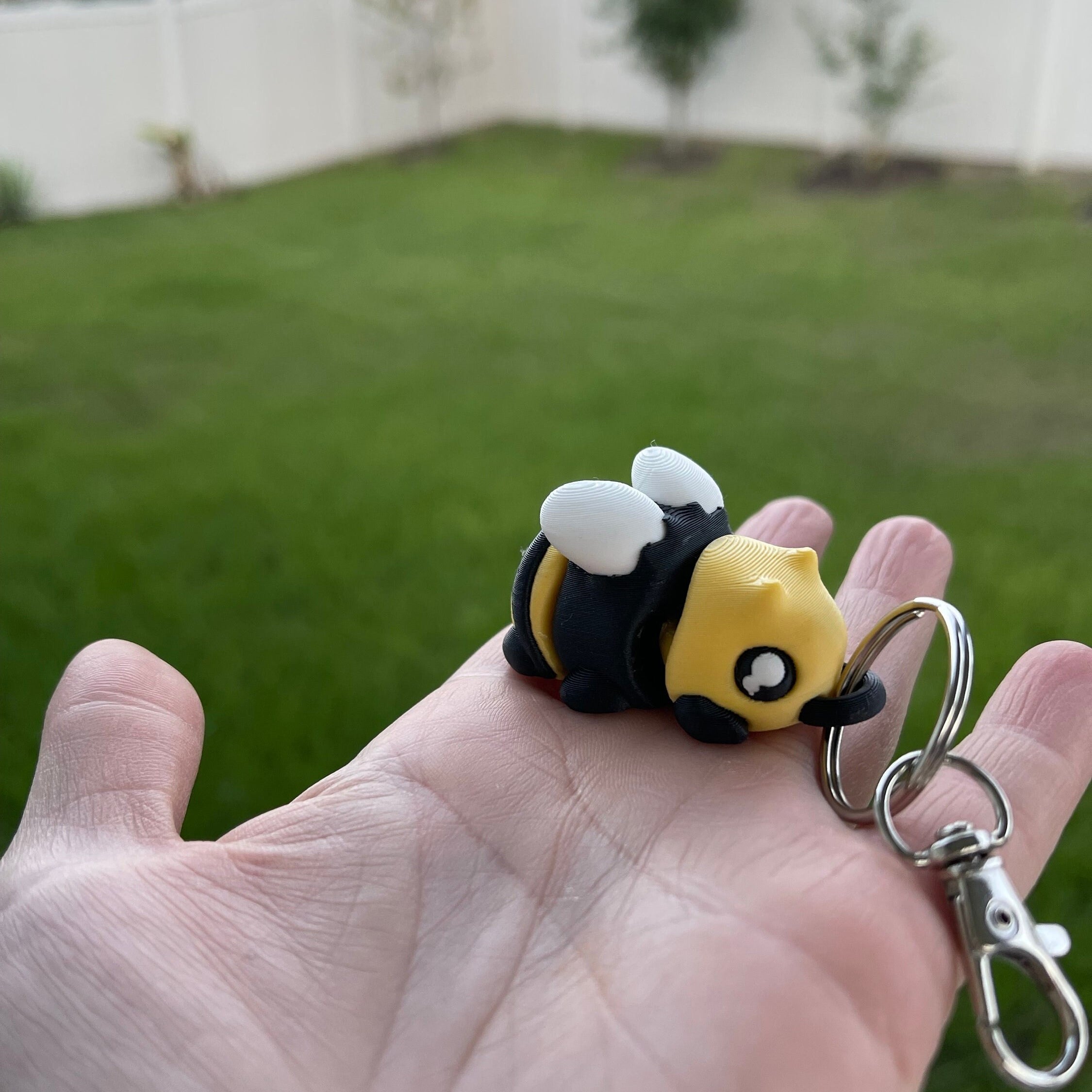 Cute Bumble Bee 3D Print Keychain - Articulating-Create Fantasy Crafts