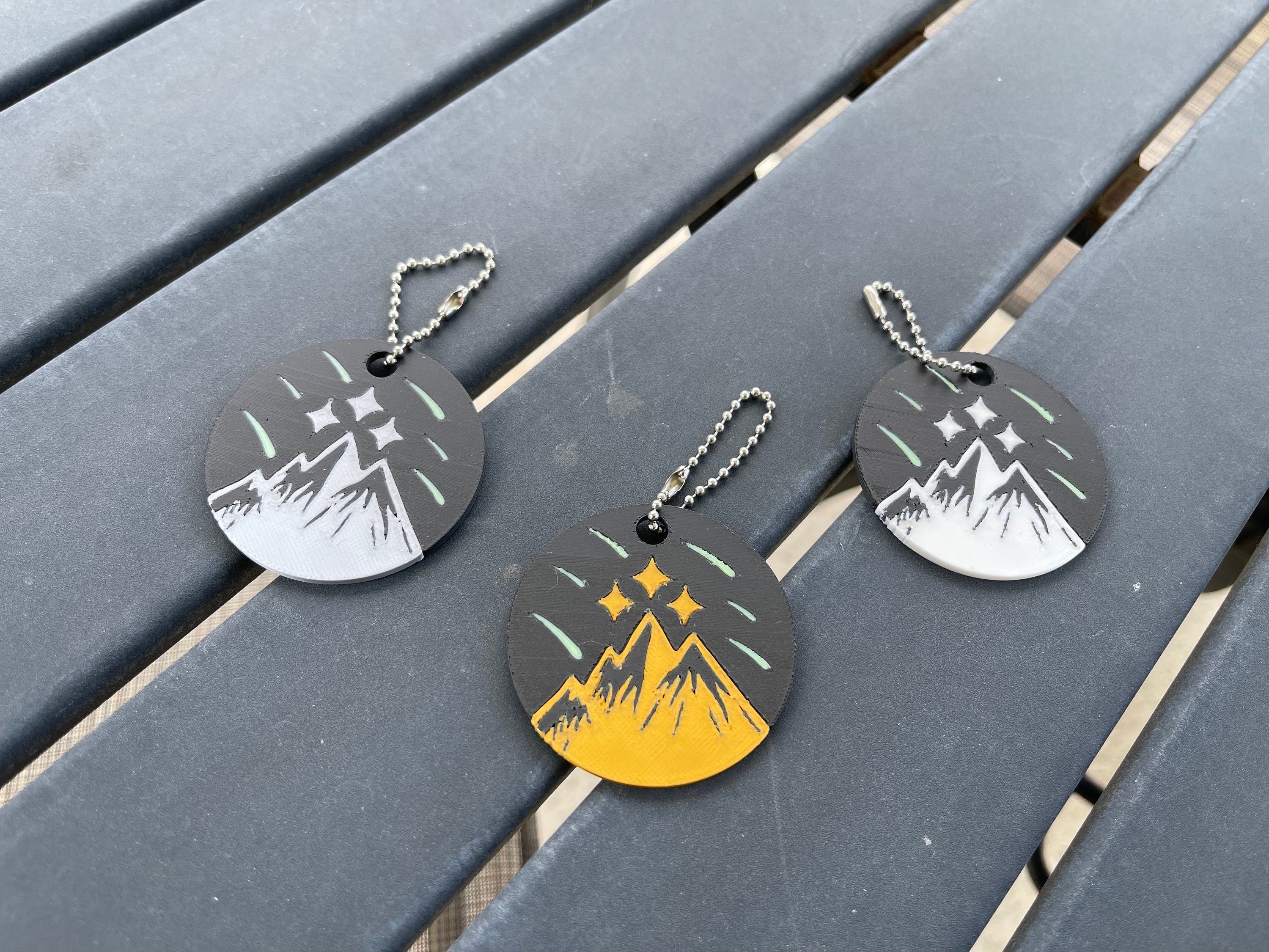Shooting Star with Mountain Keychains - Glow in the dark-Create Fantasy Crafts
