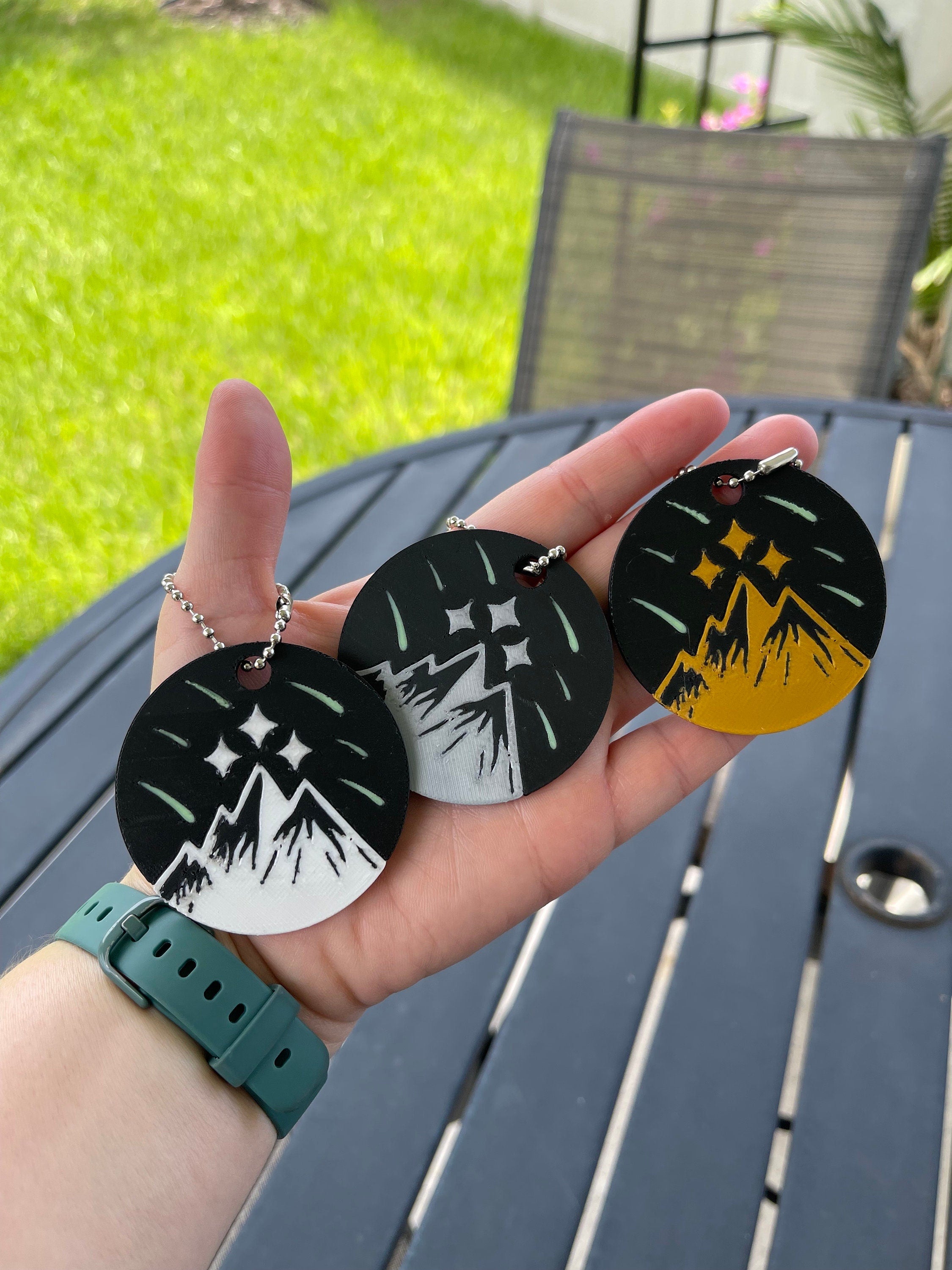 Shooting Star with Mountain Keychains - Glow in the dark-Create Fantasy Crafts