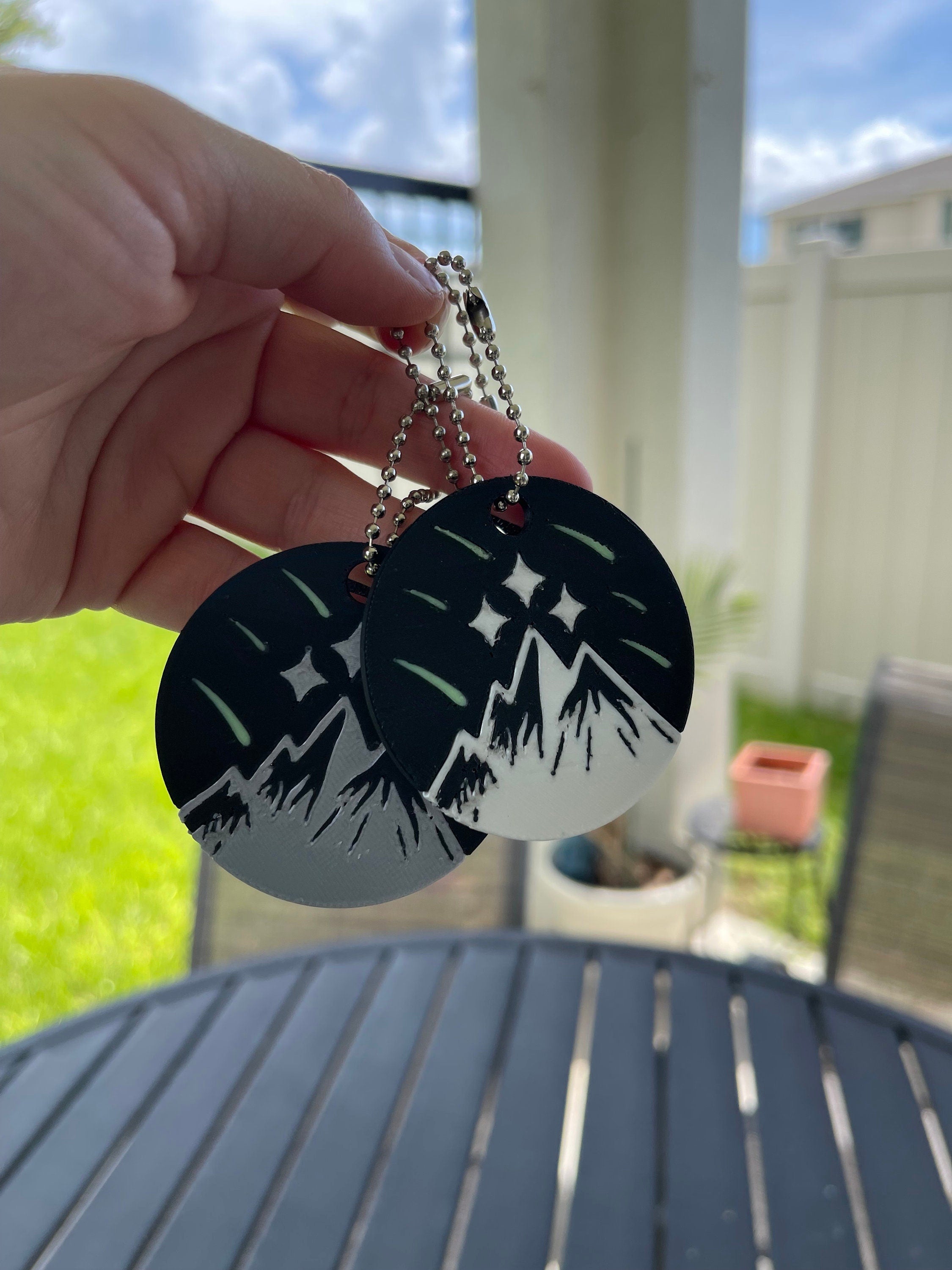 Shooting Star with Mountain Keychains - Glow in the dark-Create Fantasy Crafts