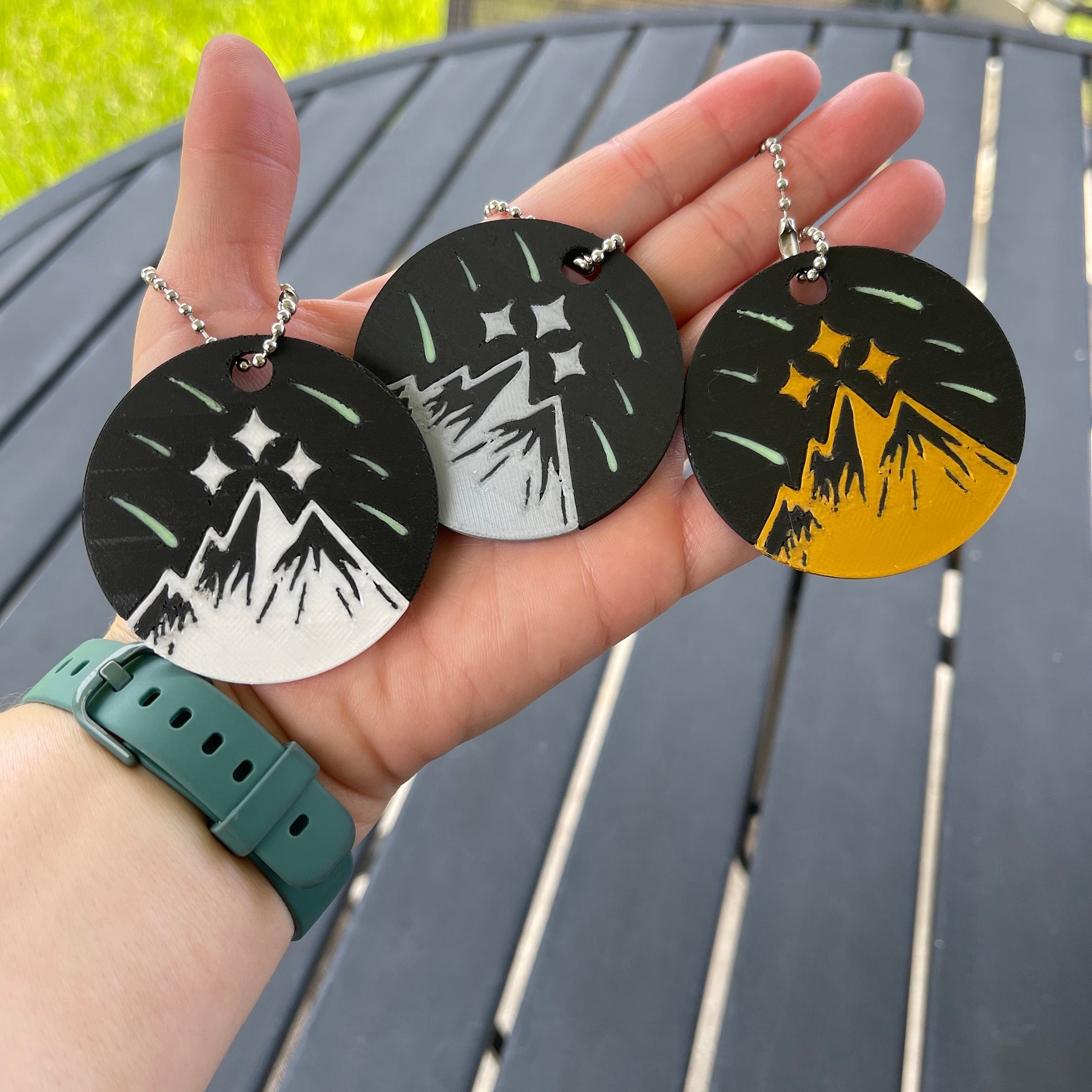 Shooting Star with Mountain Keychains - Glow in the dark-Create Fantasy Crafts
