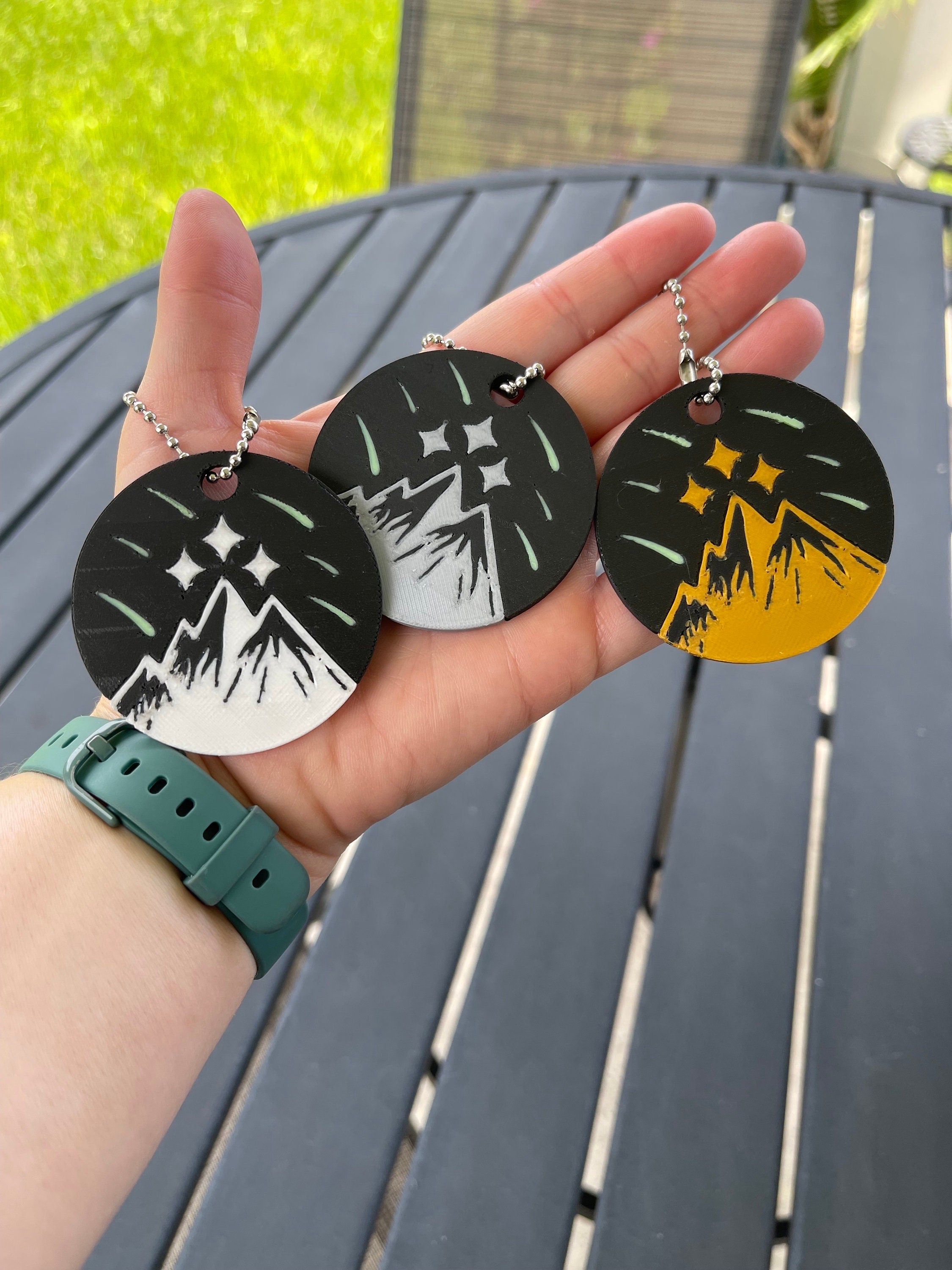 Shooting Star with Mountain Keychains - Glow in the dark-Create Fantasy Crafts